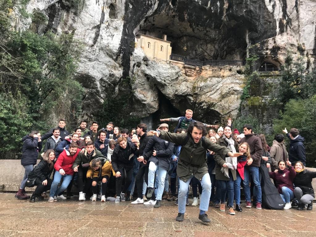 Misión País community
