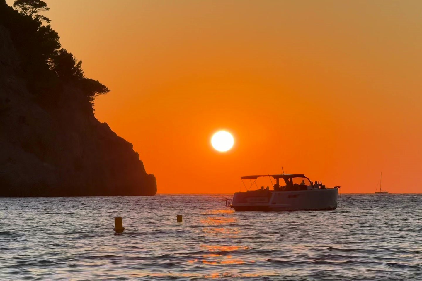 Academia El Angel de la Guarda sunset with boat and sun