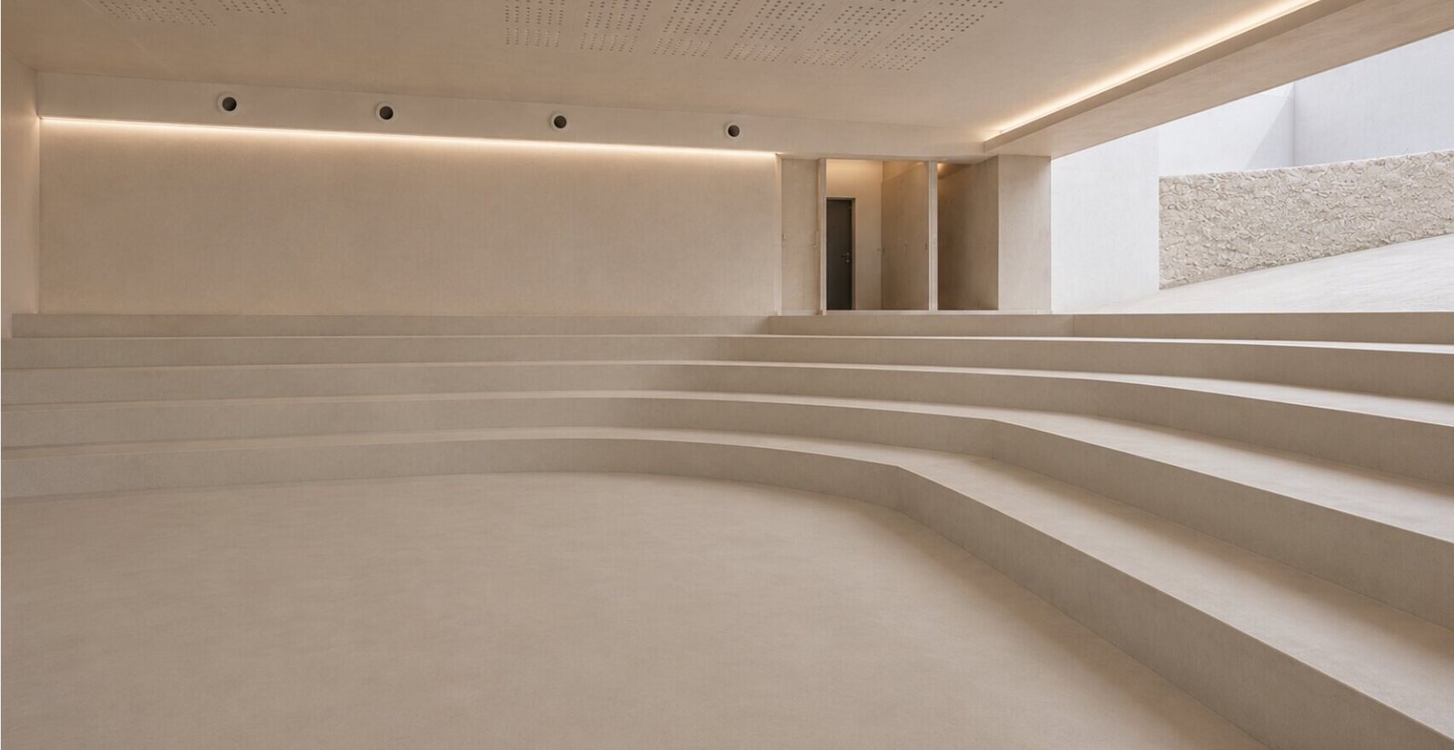 Stepped interior of Espacio Agora before the chair adaptation